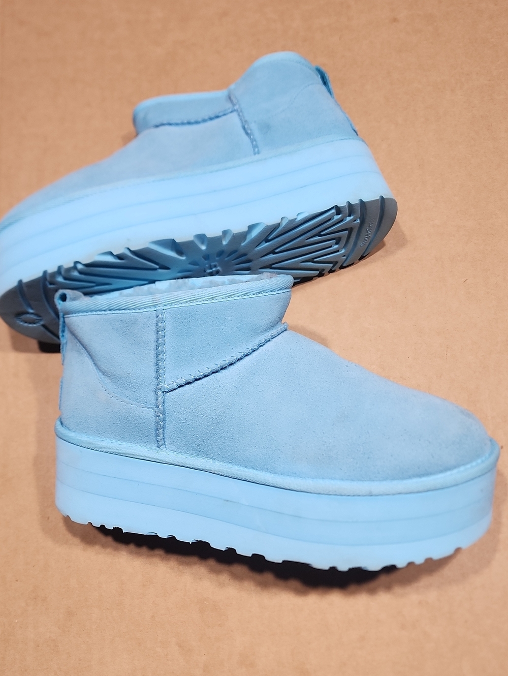 UGG Classic Ultra Mini Platform Sky Blue Boots - Women's Sz 9